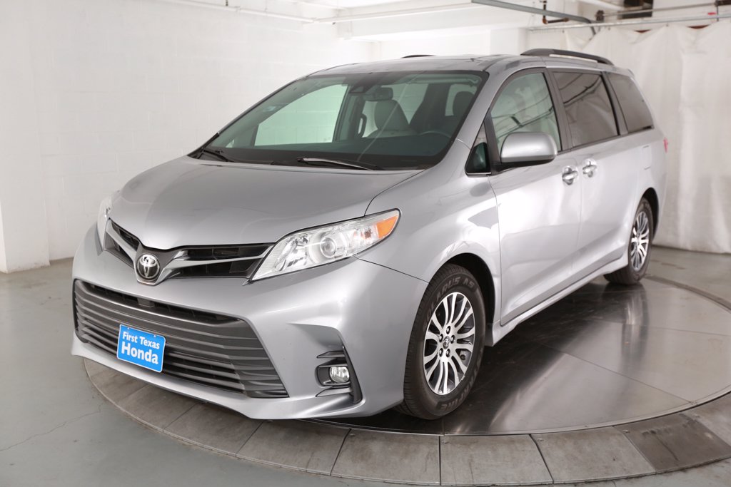 Pre-Owned 2018 Toyota Sienna XLE 4D Passenger Van in #HP2718 ...